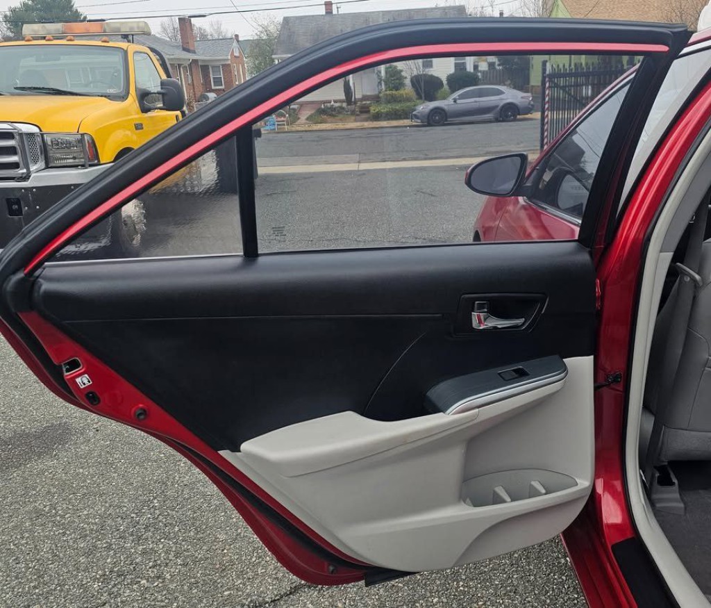 2013 Toyota Camry Image 12