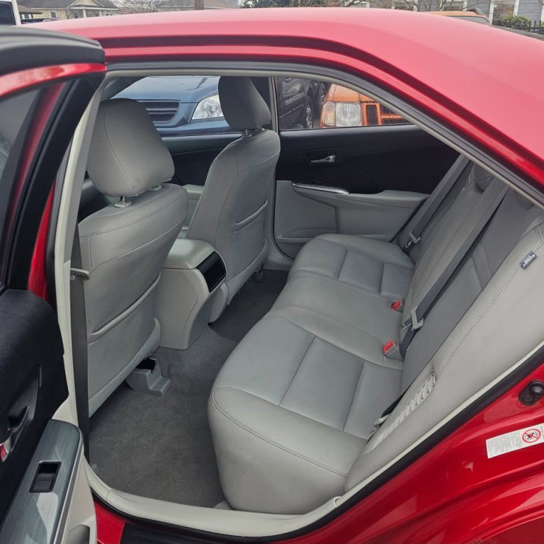 2013 Toyota Camry Image 13