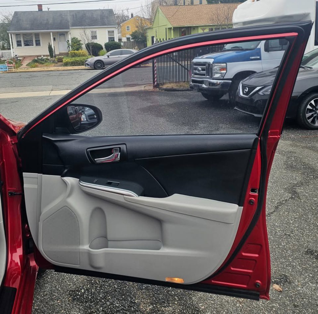 2013 Toyota Camry Image 14