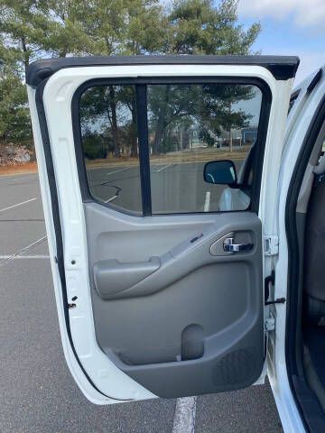 2016 Nissan Frontier Image 26