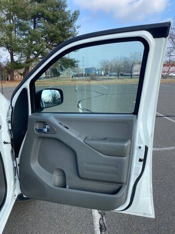 2016 Nissan Frontier Image 27