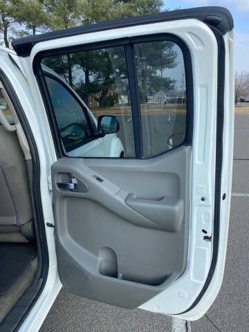 2016 Nissan Frontier Image 28