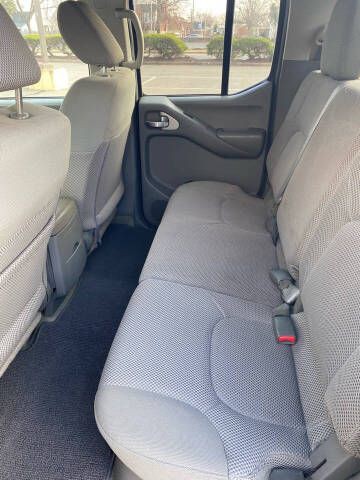 2016 Nissan Frontier Image 35