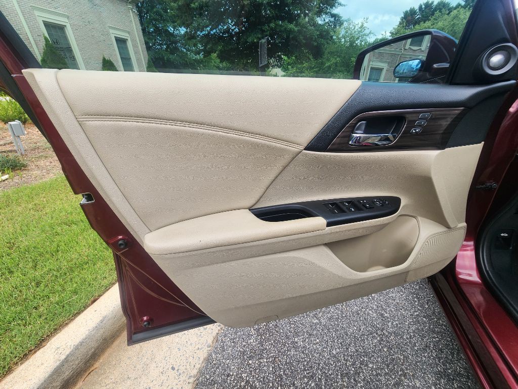 2016 Honda Accord Image 11