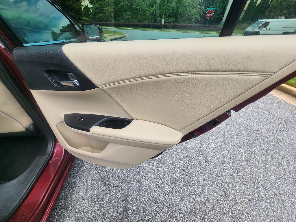 2016 Honda Accord Image 17