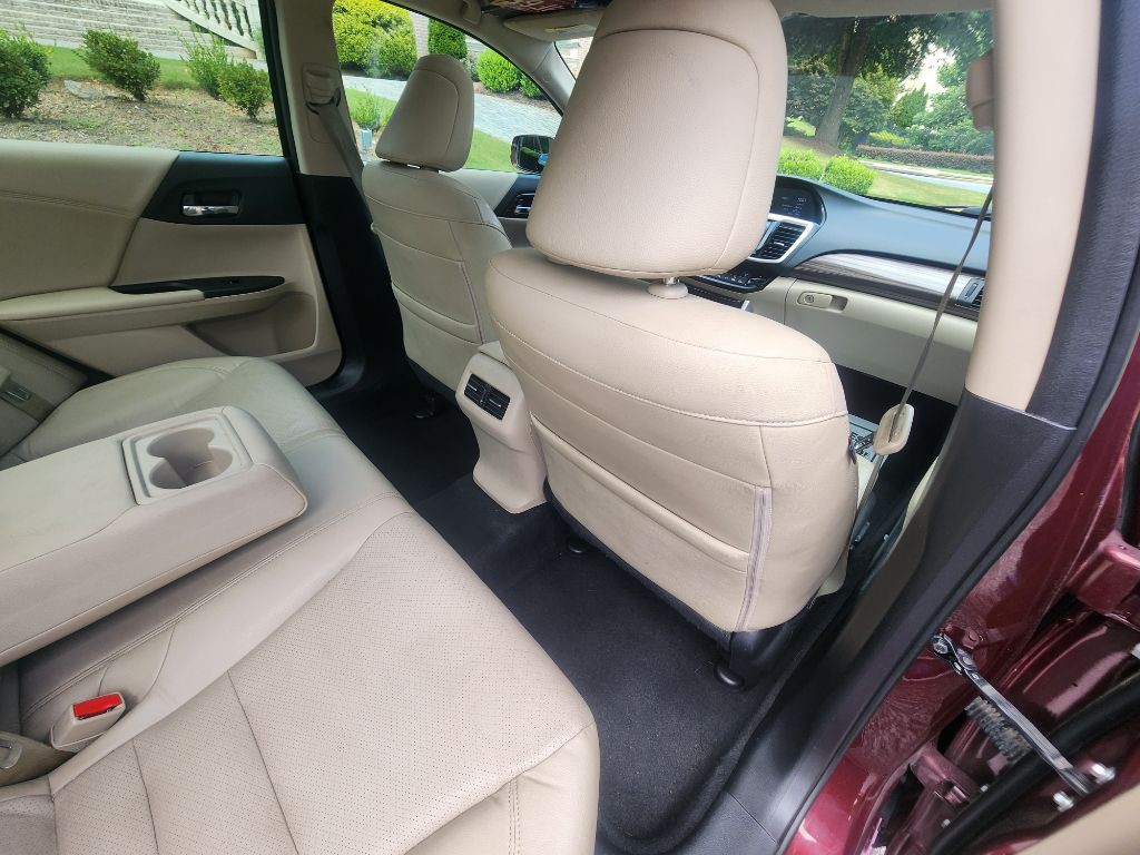 2016 Honda Accord Image 18