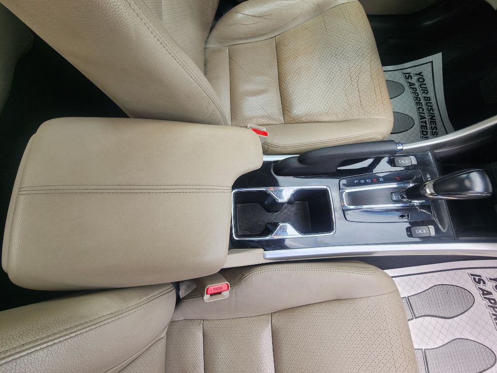 2016 Honda Accord Image 23