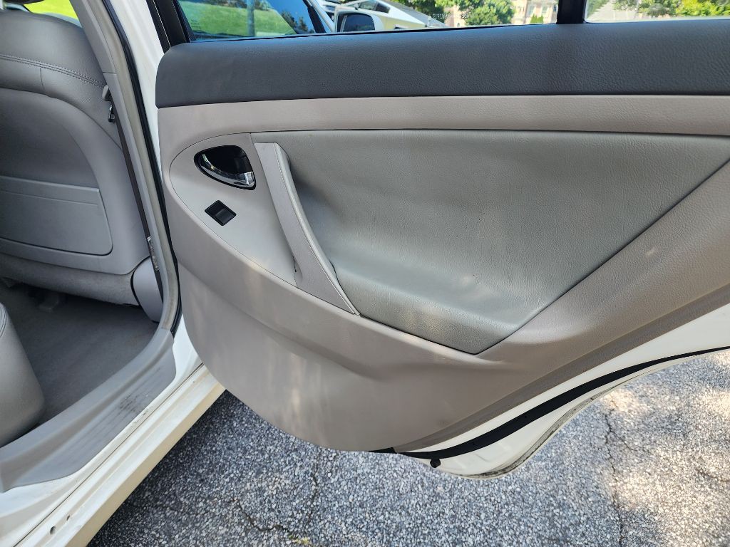2009 Toyota Camry Image 16