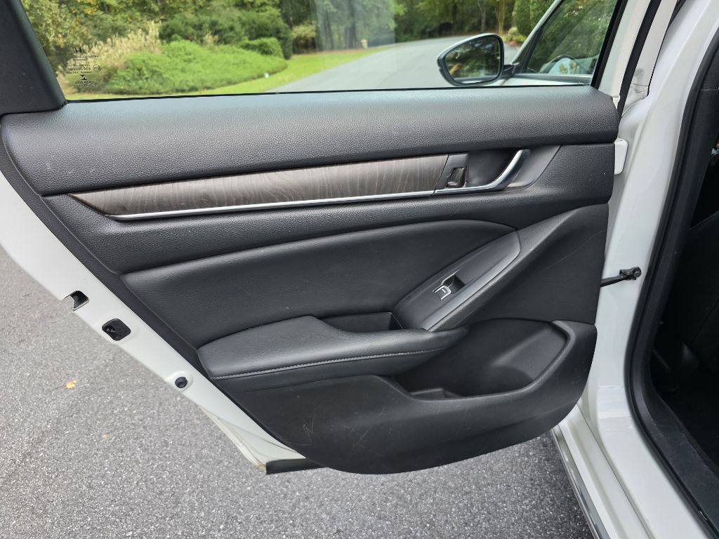 2018 Honda Accord Image 14