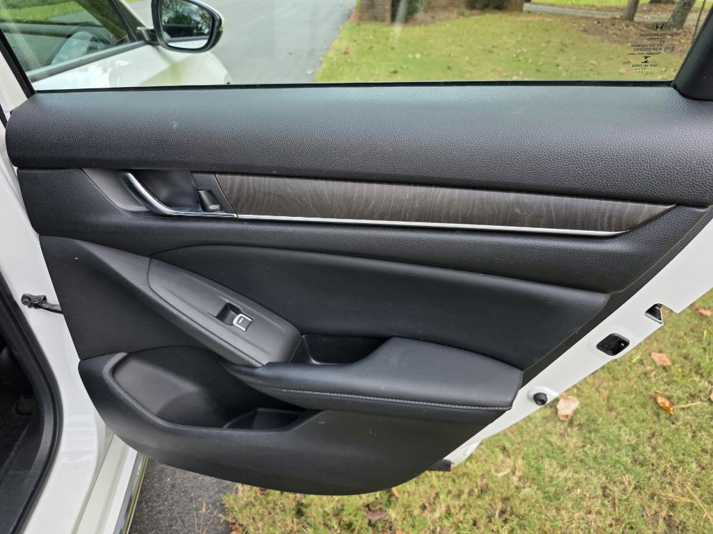 2018 Honda Accord Image 18