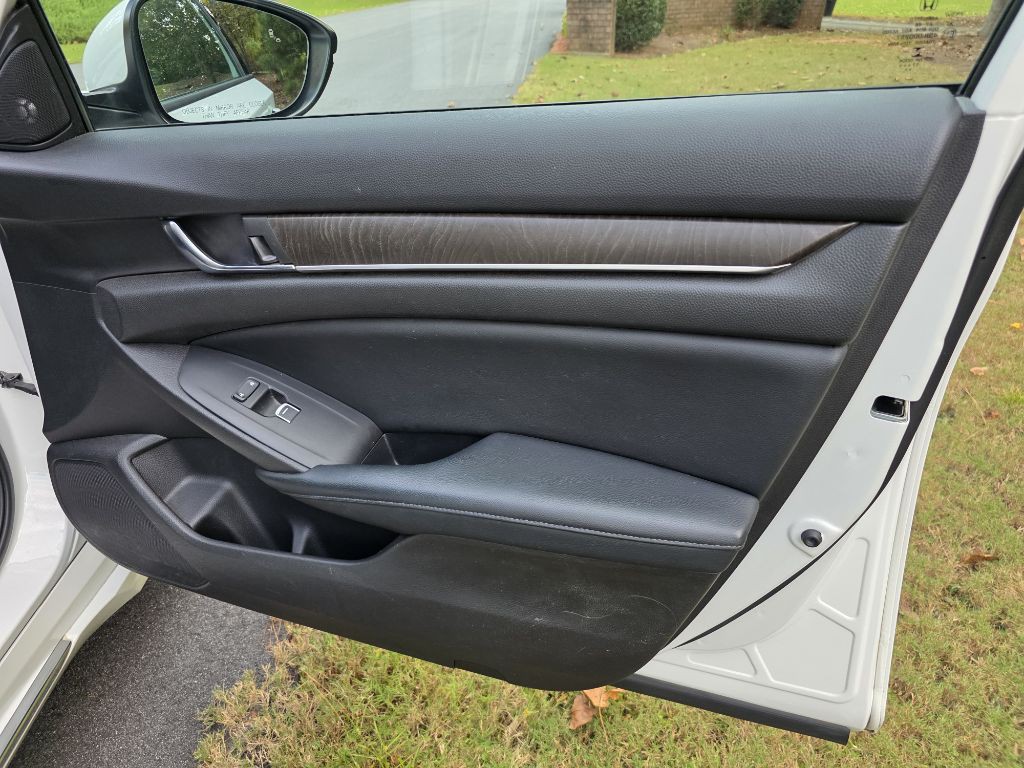 2018 Honda Accord Image 21