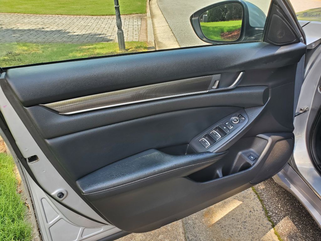 2018 Honda Accord Image 11