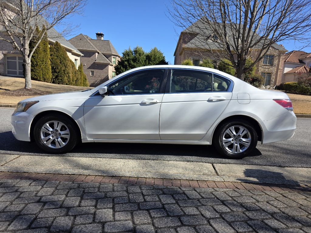 2011 Honda Accord Image 2