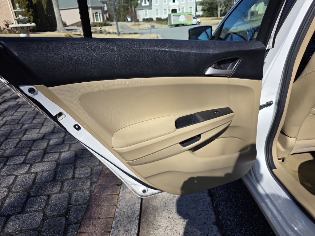 2011 Honda Accord Image 12