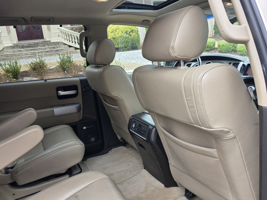 2008 Toyota Sequoia Image 17