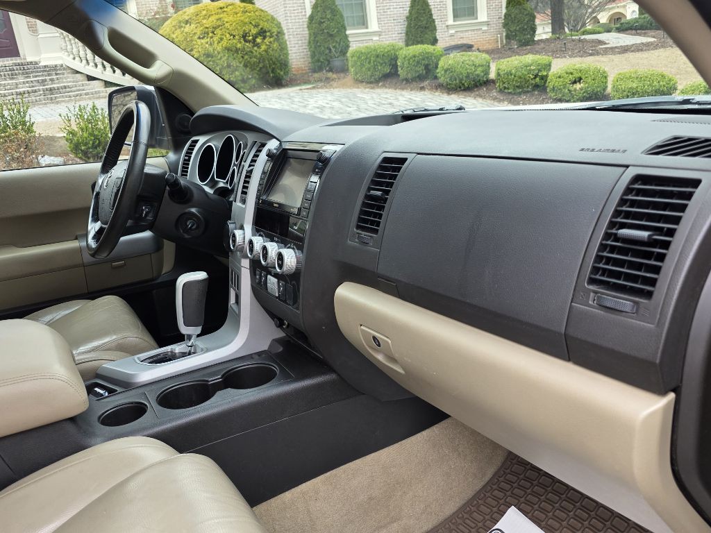 2008 Toyota Sequoia Image 21