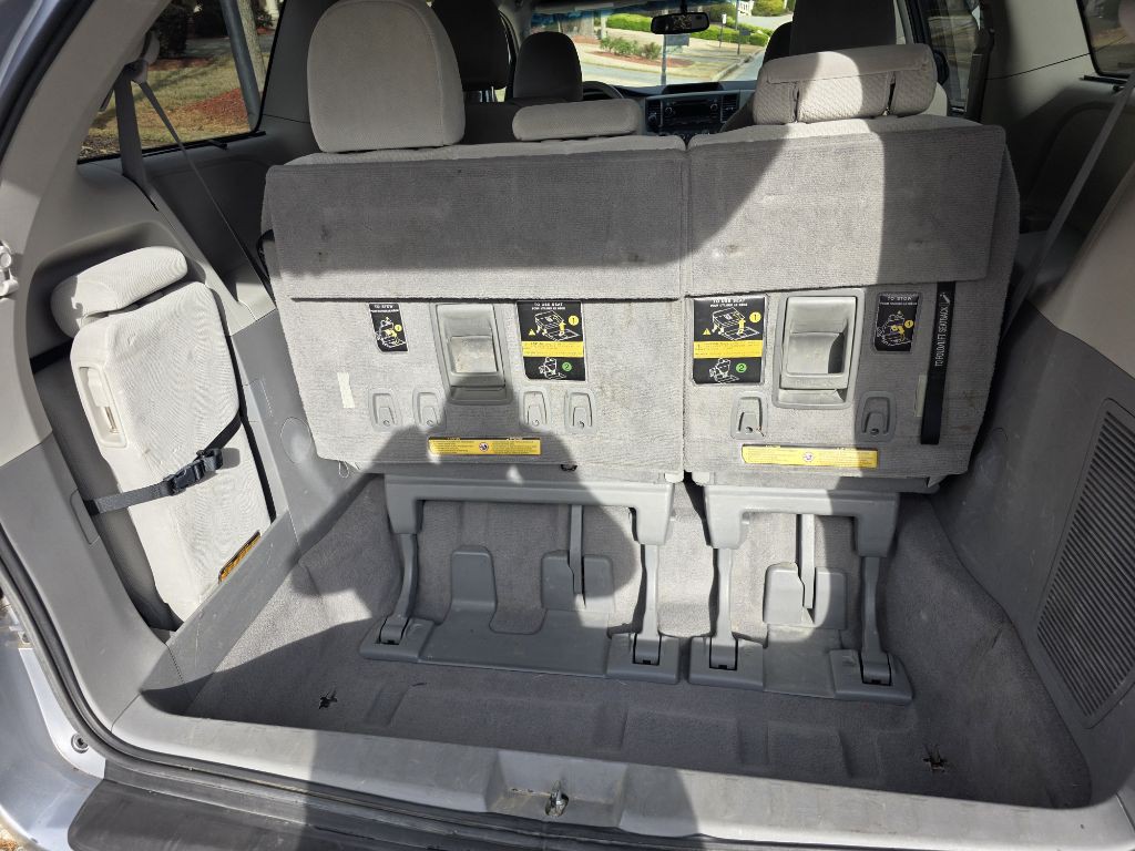 2011 Toyota Sienna Image 12