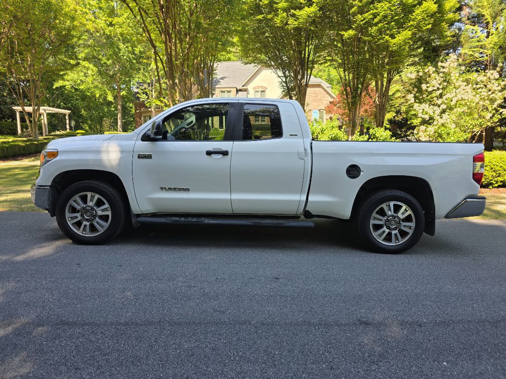 2017 Toyota Tundra Image 2