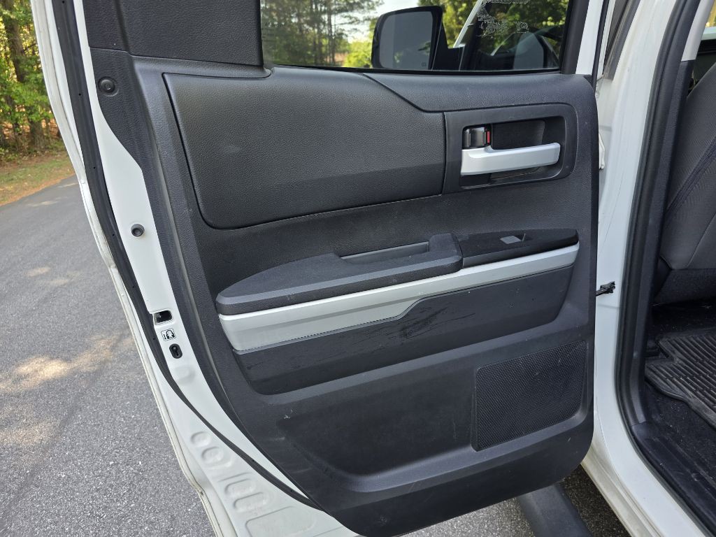 2017 Toyota Tundra Image 16