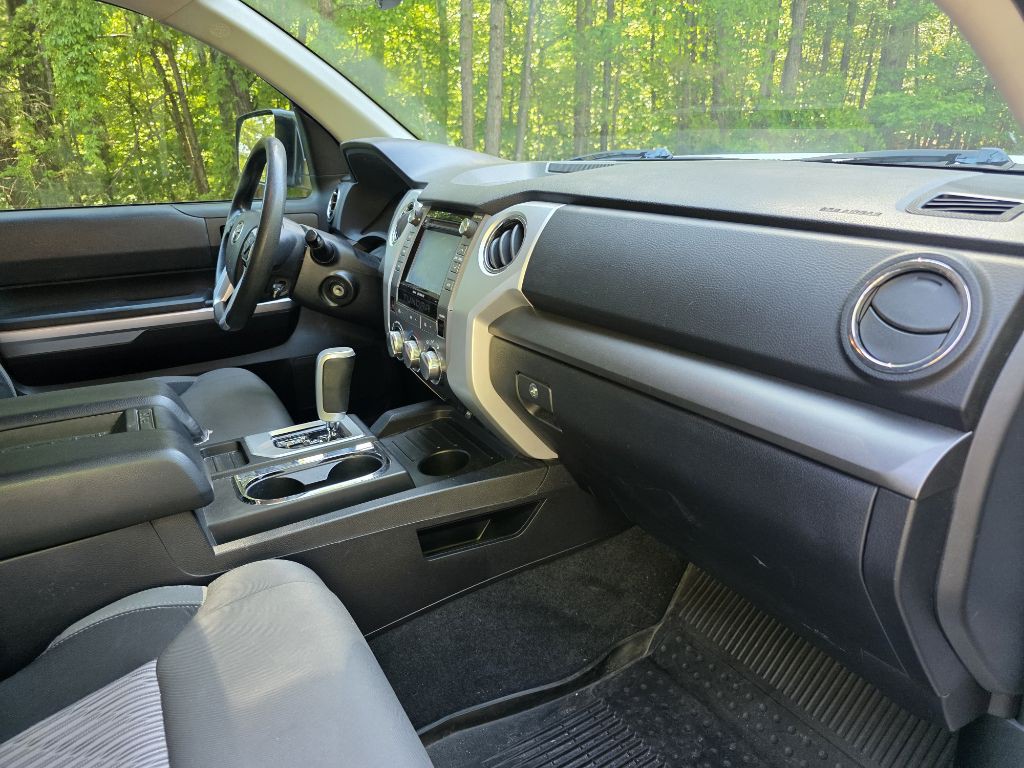 2017 Toyota Tundra Image 24