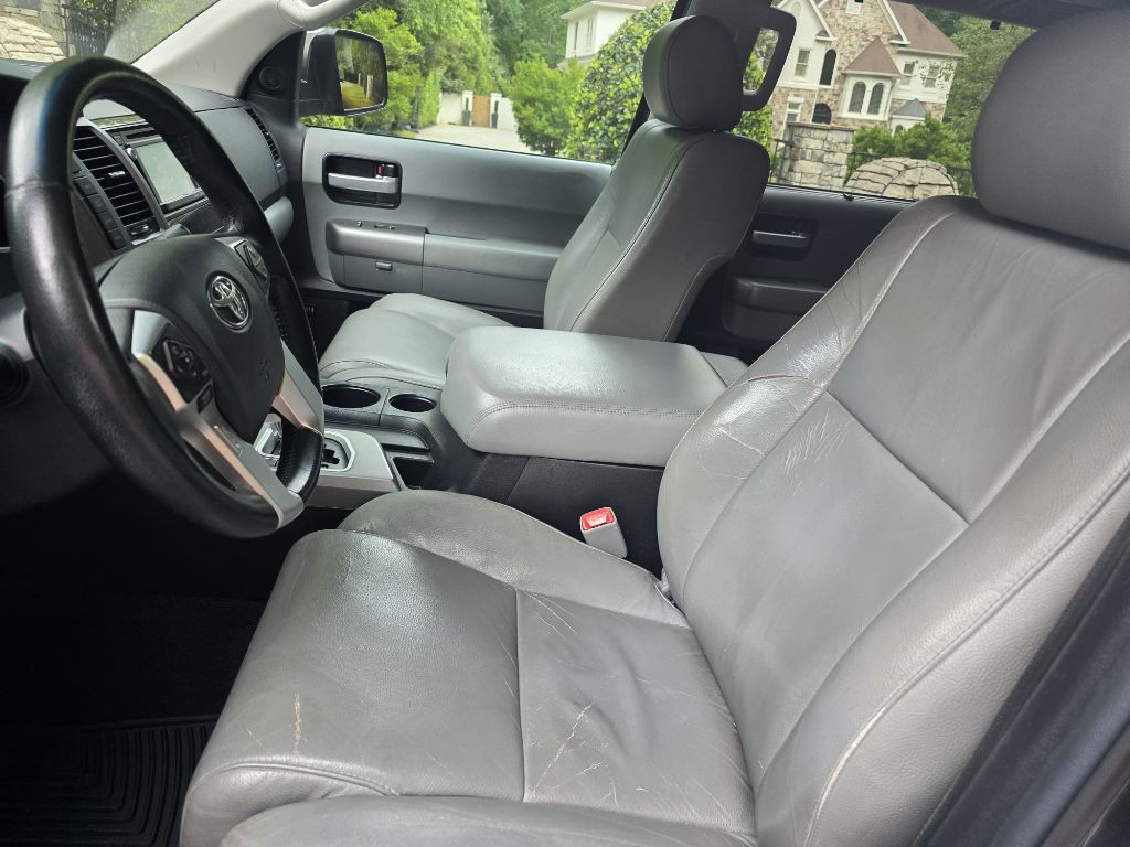 2015 Toyota Sequoia Image 12