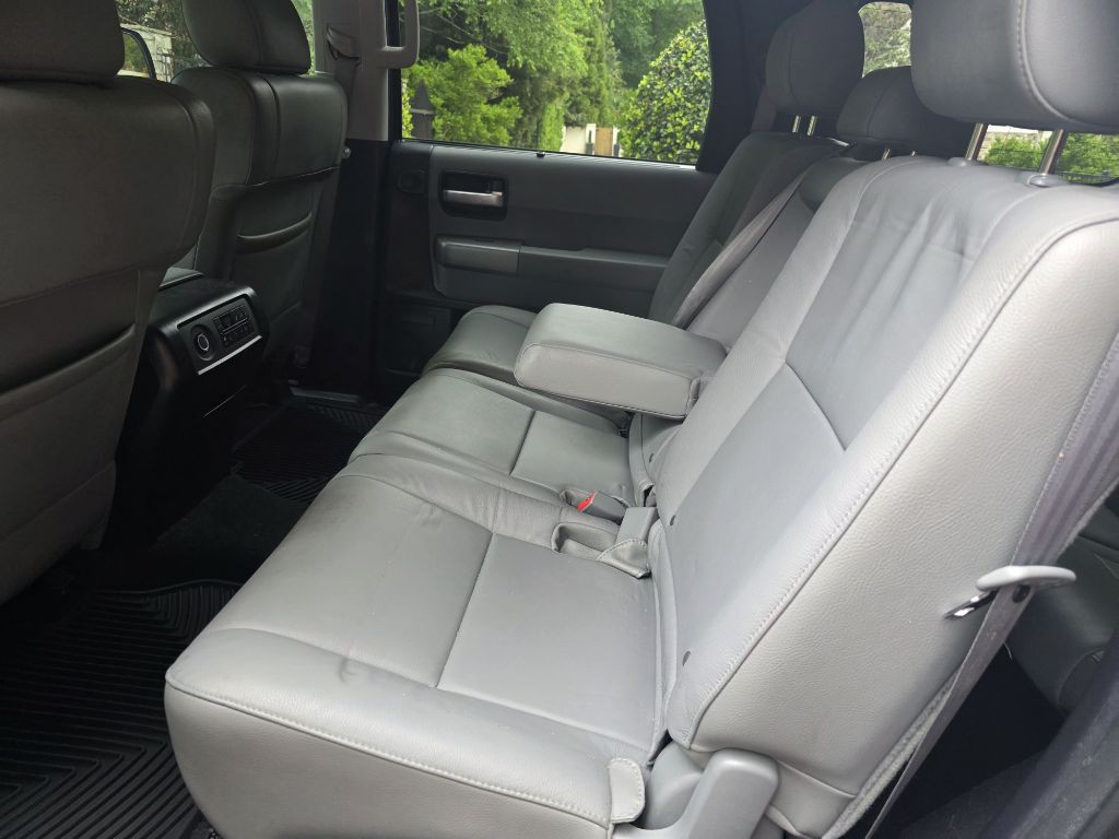 2015 Toyota Sequoia Image 14