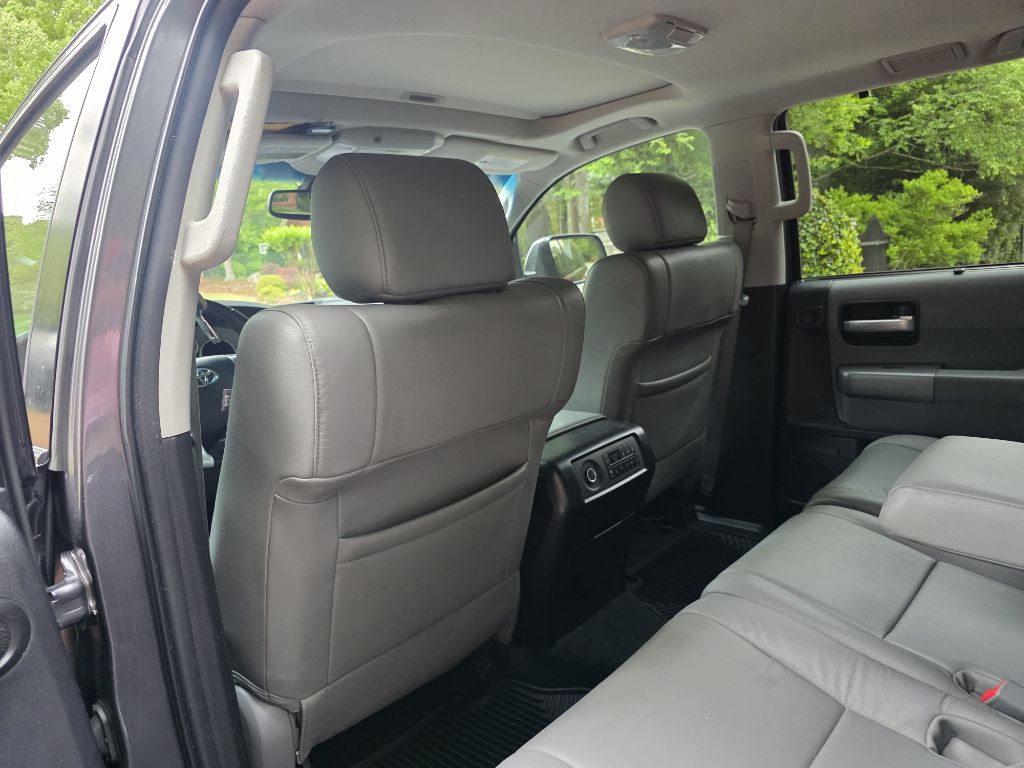 2015 Toyota Sequoia Image 15