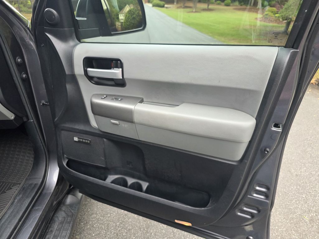 2015 Toyota Sequoia Image 21