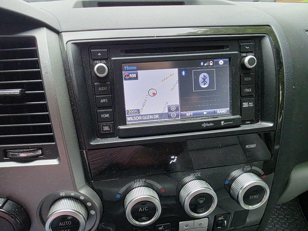 2015 Toyota Sequoia Image 24