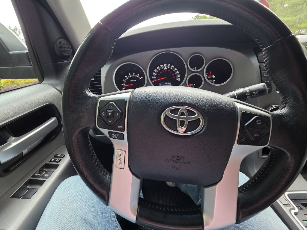 2015 Toyota Sequoia Image 26