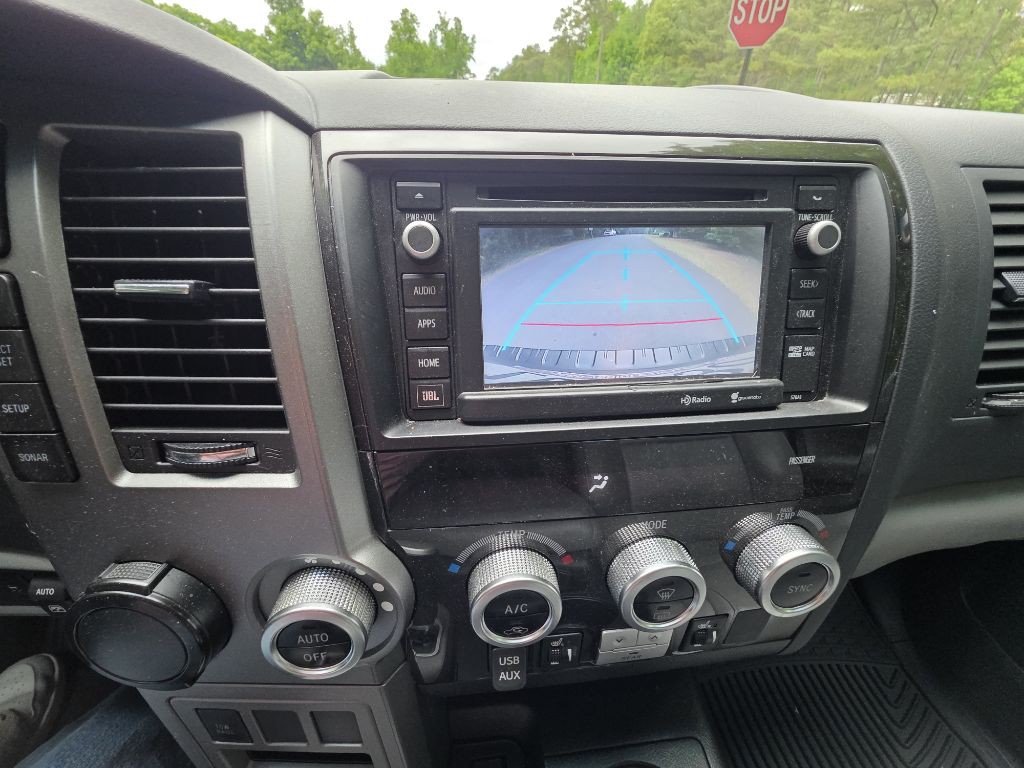 2015 Toyota Sequoia Image 27