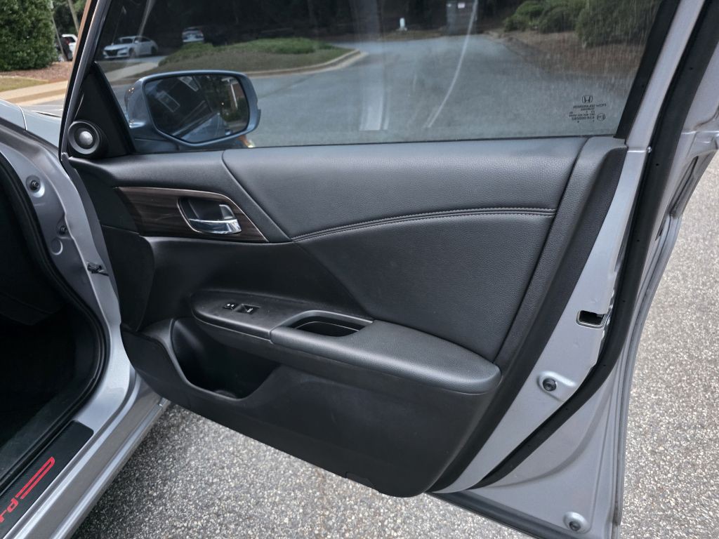 2016 Honda Accord Image 16