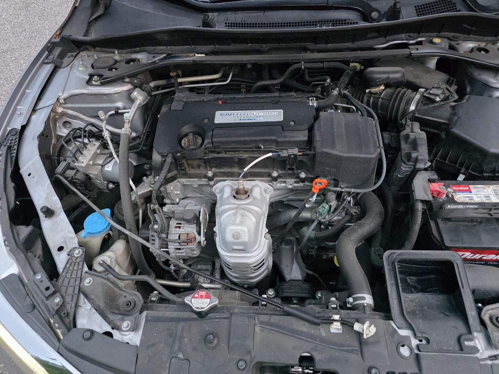 2016 Honda Accord Image 18