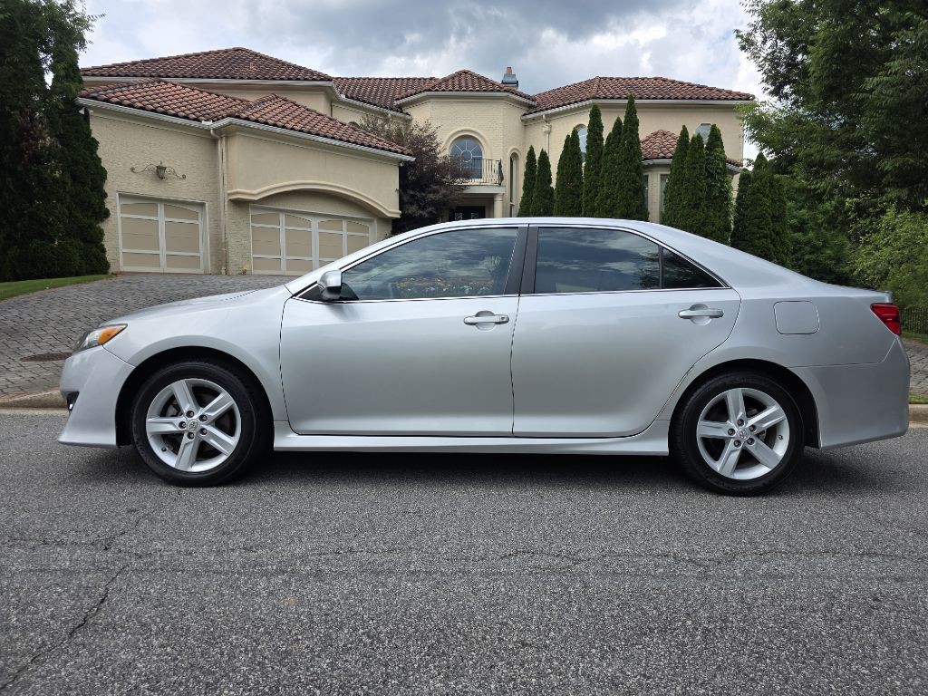 2012 Toyota Camry Image 1