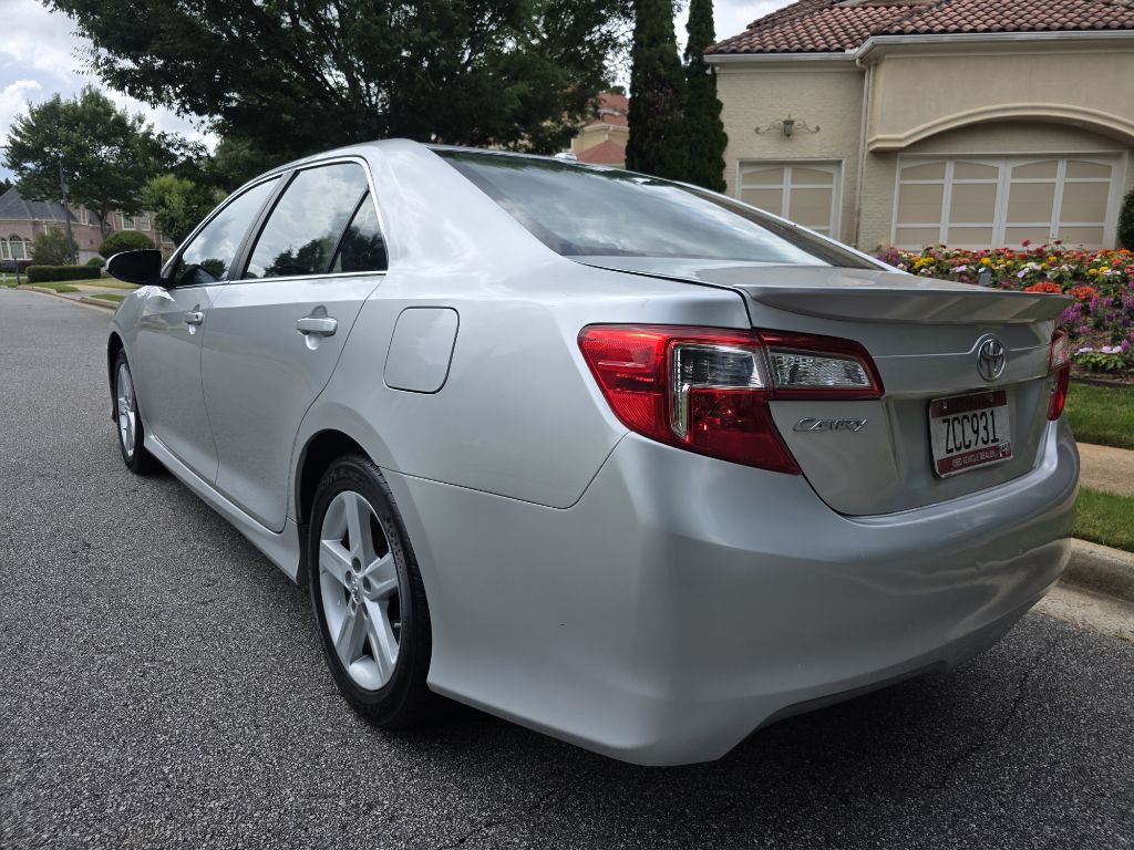 2012 Toyota Camry Image 2