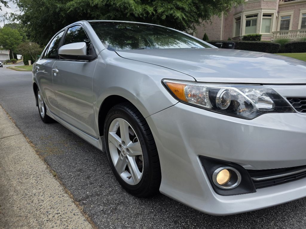 2012 Toyota Camry Image 6