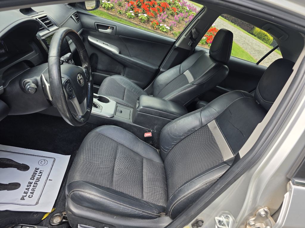 2012 Toyota Camry Image 10
