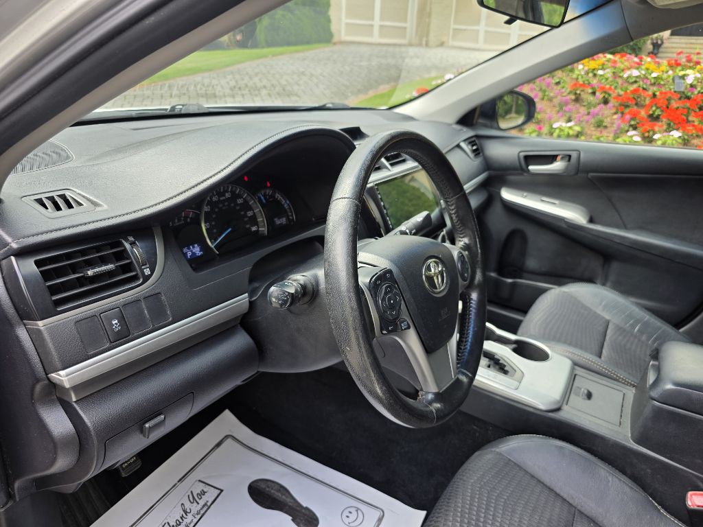 2012 Toyota Camry Image 11