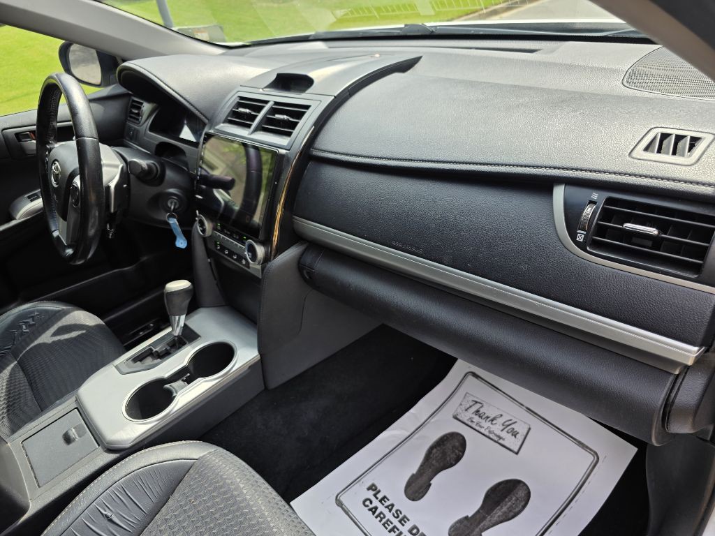 2012 Toyota Camry Image 17