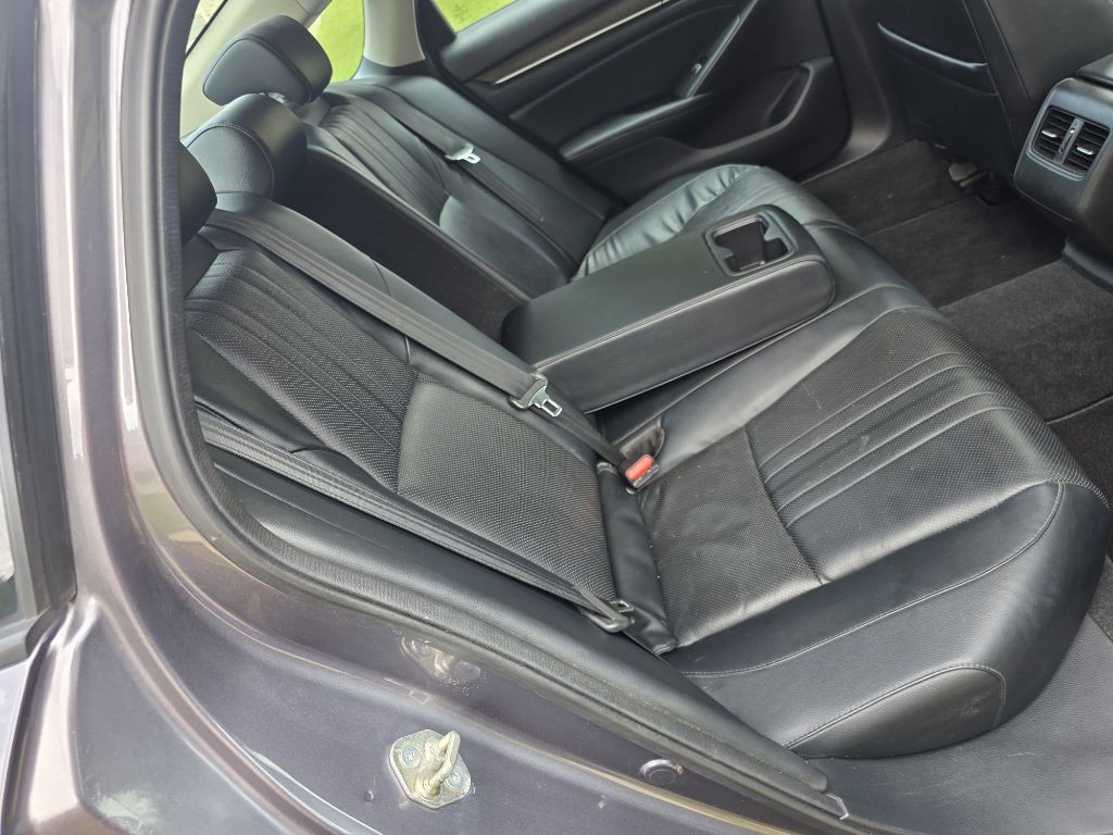 2018 Honda Accord Image 16