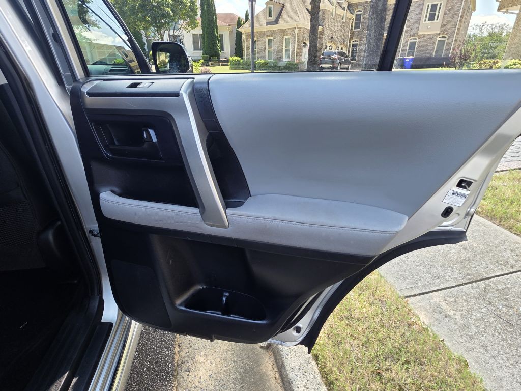 2012 Toyota 4Runner Image 18