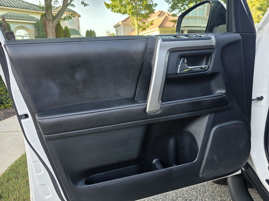 2015 Toyota 4Runner Image 9