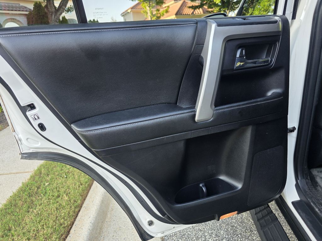 2015 Toyota 4Runner Image 12