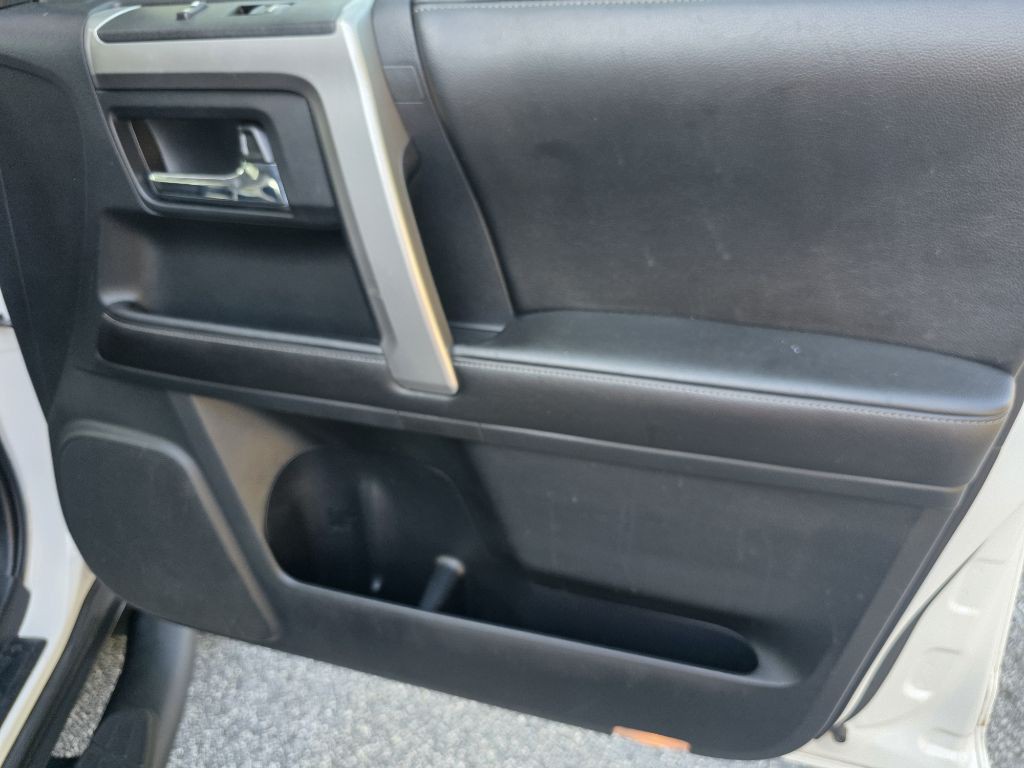 2015 Toyota 4Runner Image 17
