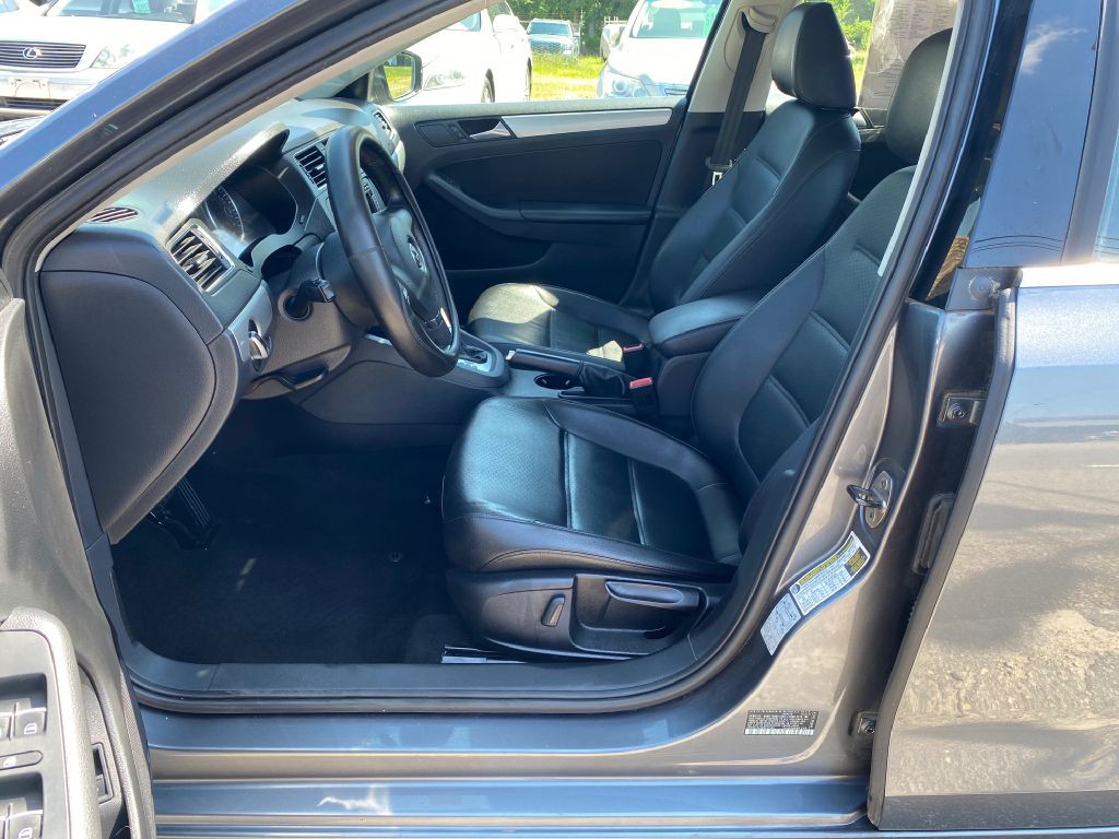 2013 Volkswagen Jetta Image 12
