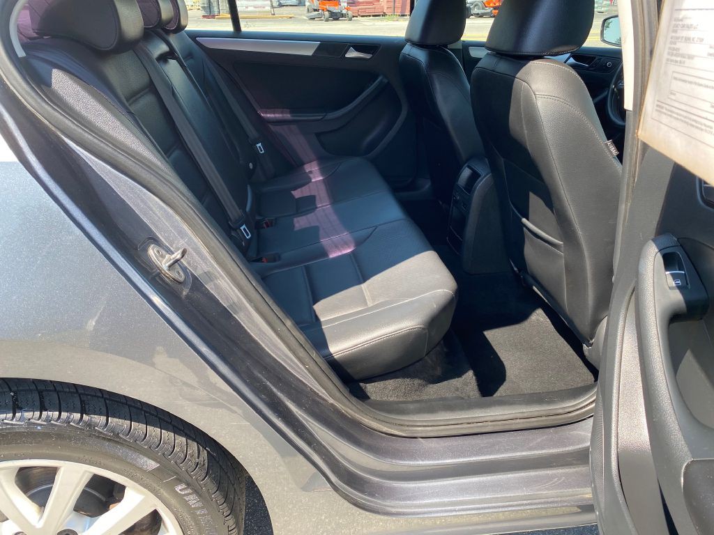 2013 Volkswagen Jetta Image 15