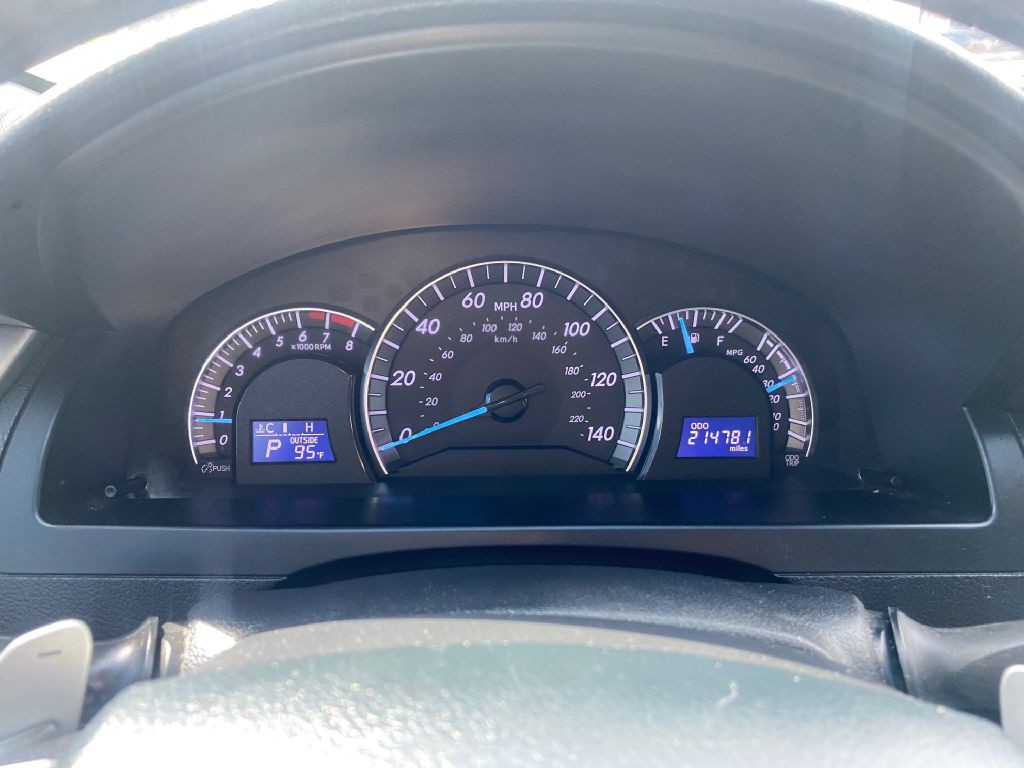 2012 Toyota Camry Image 11