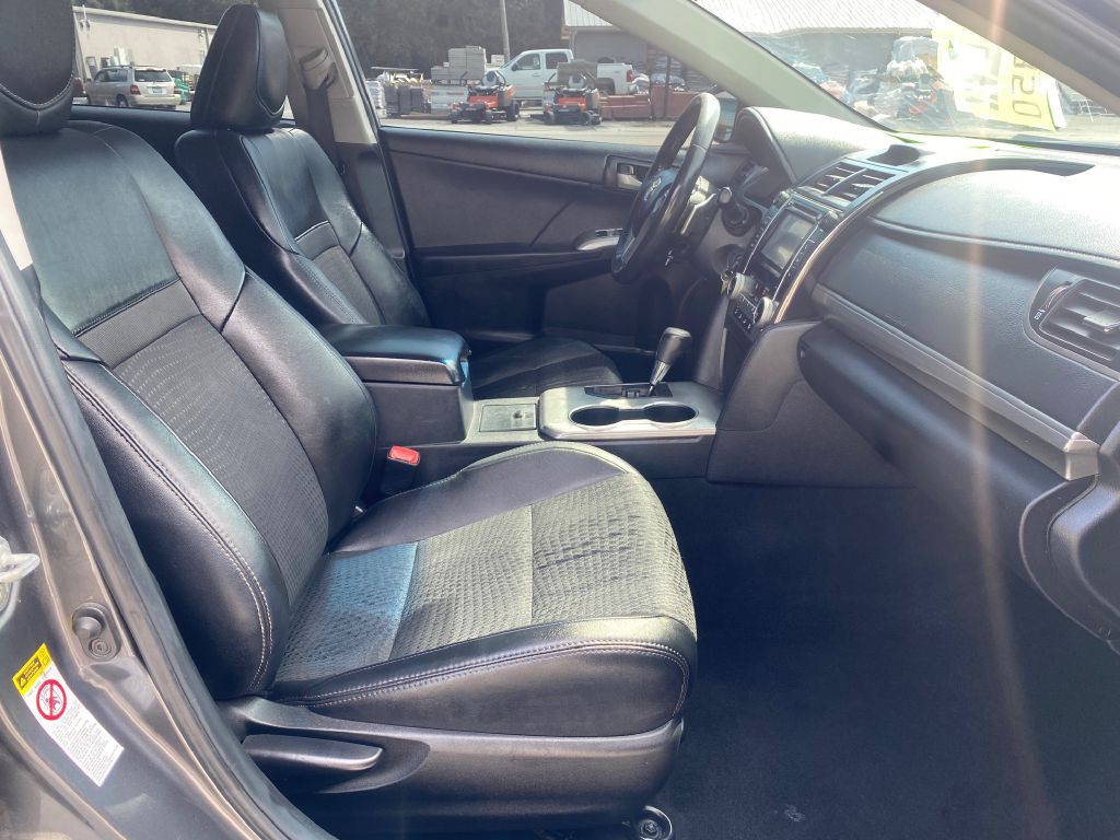 2012 Toyota Camry Image 13