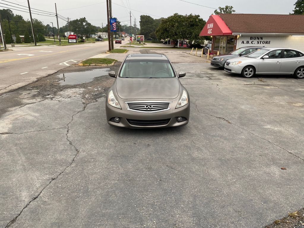 2011 INFINITI G37 Image 2