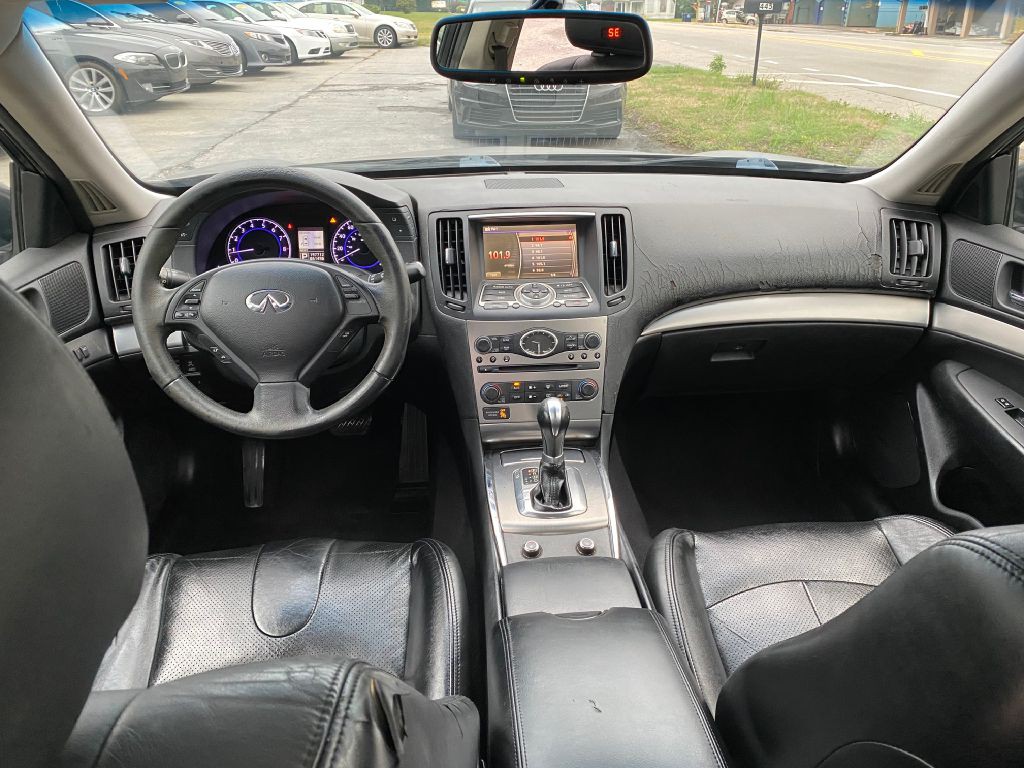 2011 INFINITI G37 Image 10